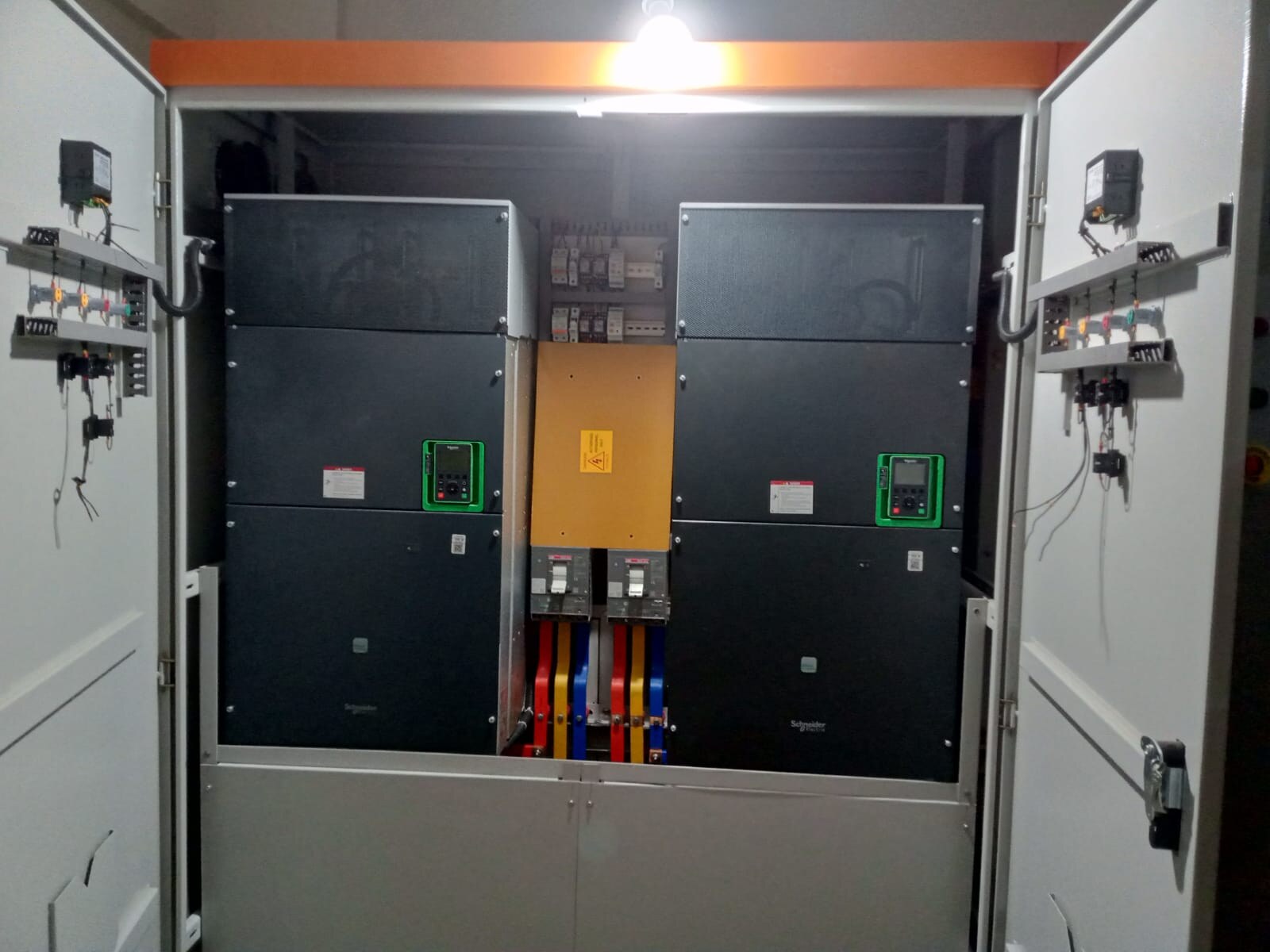 Electrical switchboard cabinets in an installation area